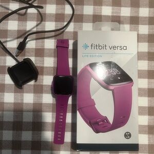💗Limited edition Versa Lite Fitbit smart watch 💗